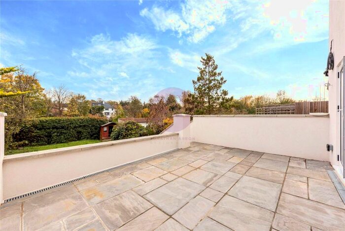 2 Bedroom Maisonette To Rent In Holders Hill Road, Mill Hill, London, NW7