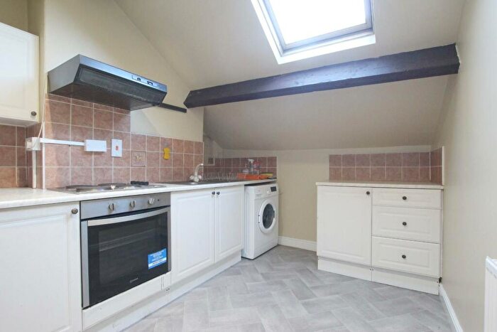 2 Bedroom Flat To Rent In Busfeild Street, Bingley, BD16