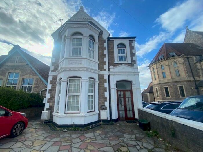 3 Bedroom Flat To Rent In Locking Road, Weston-super-Mare, North Somerset, BS23