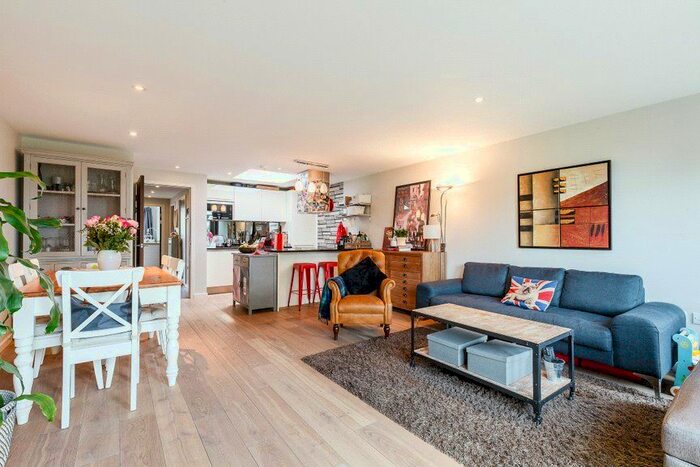 2 Bedroom Flat To Rent In Blackthorn Avenue, Islington, N7