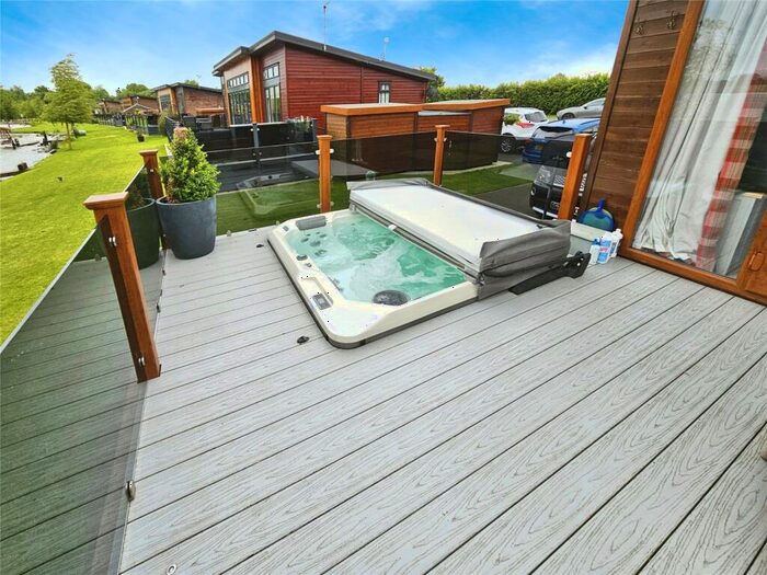 2 Bedroom Bungalow For Sale In Woodward Lakes And Lodges, Holme Wood Lane, Armthorpe, Doncaster, South Yorkshire, DN3