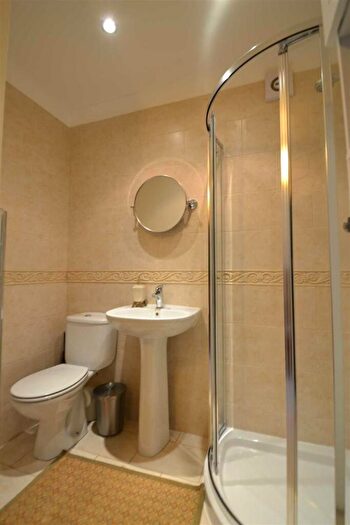 4 Bedroom Town House To Rent In Briarwood, Wilmslow, SK9