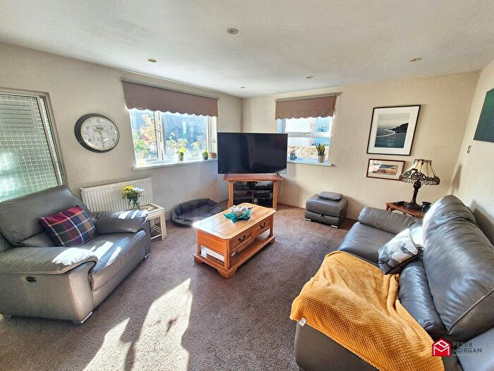 3 Bedroom Semi-Detached House For Sale In Waun Road, Loughor, Swansea, City And County Of Swansea., SA4