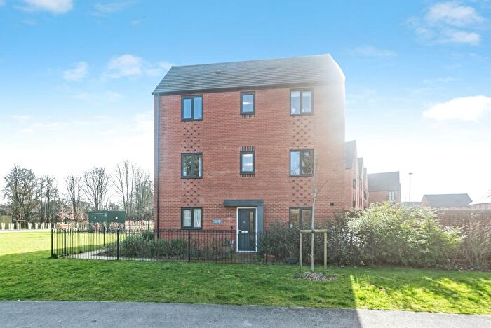 4 Bedroom Semi Detached House For Sale In Treetop Avenue, Basingstoke, RG23