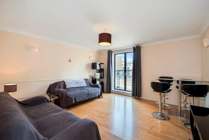 2 Bedroom Flat To Rent In Curlew Street, London, SE1