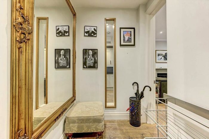 2 Bedroom Flat To Rent In Cromwell Road, Earls Court, London, SW5