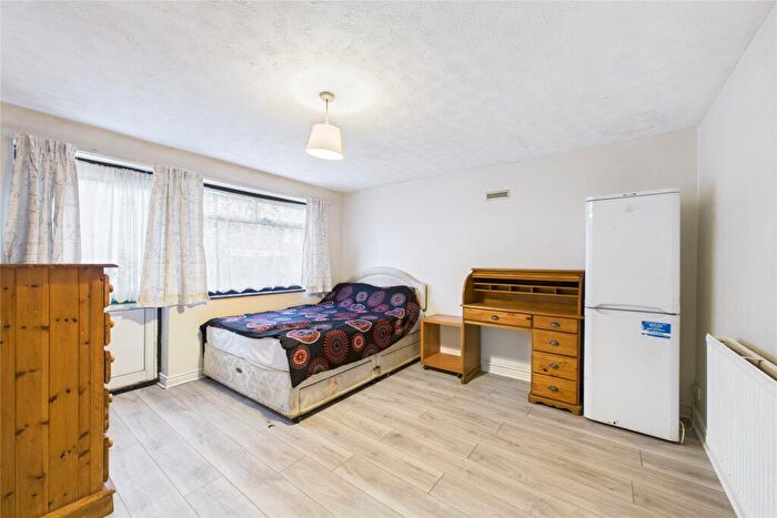 1 Bedroom Detached House To Rent In Albert Street, Slough, Berkshire, SL1