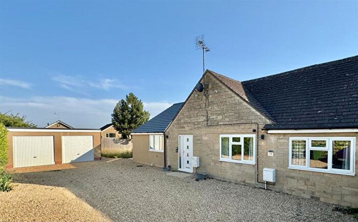 4 Bedroom Bungalow For Sale In Stratton, Cirencester, GL7