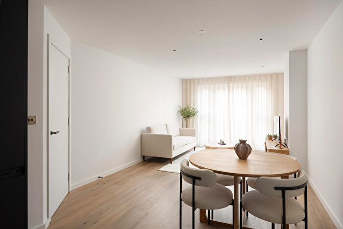 1 Bedroom Apartment To Rent In Curtain Road, London, EC2A