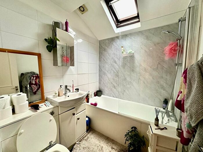 2 Bedroom Flat To Rent In Mortimer Crescent, London, NW6