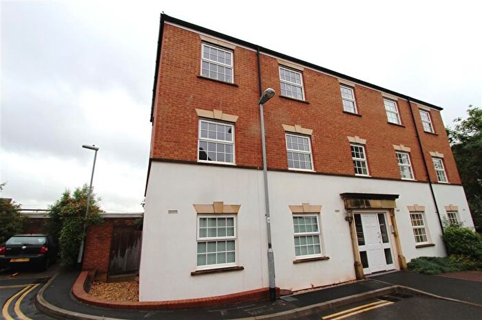 2 Bedroom Flat To Rent In Gatehouse Court, Taunton, TA1