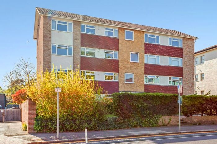 2 Bedroom Flat To Rent In Chalford Court, Ewell Road, KT6