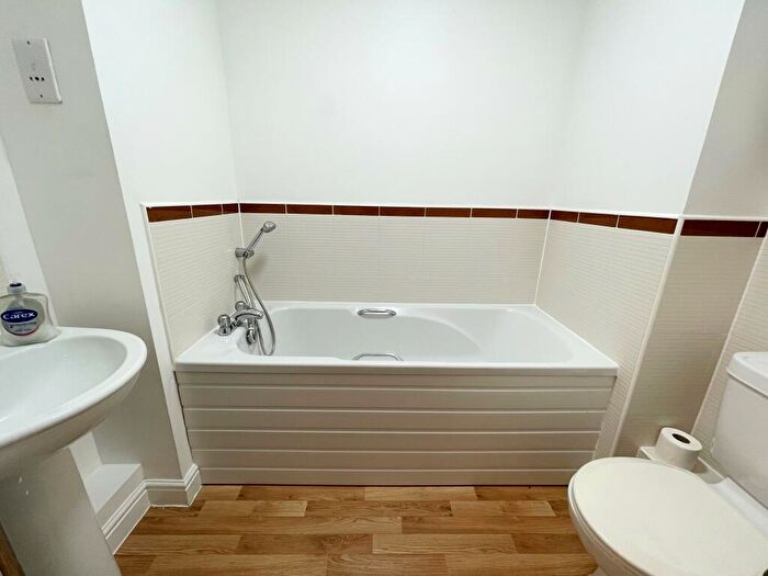 2 Bedroom Apartment To Rent In Crawley Road, Horsham, RH12