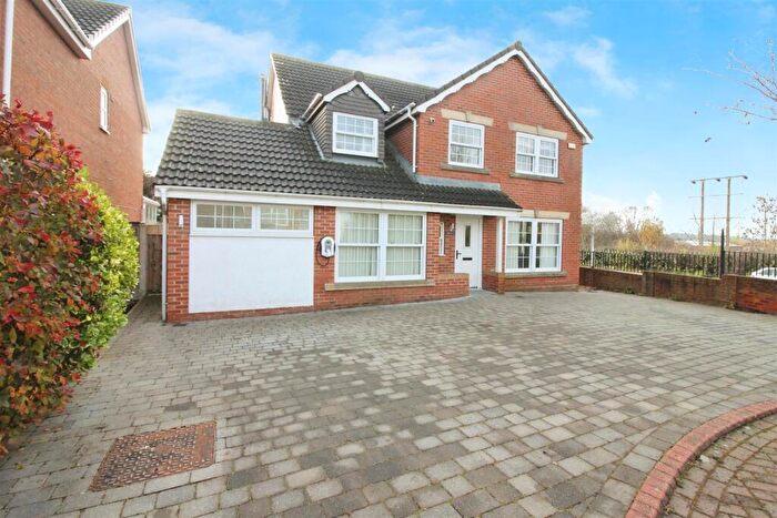 6 Bedroom Detached House For Sale In Silkstone Close, Garforth Leeds, LS25