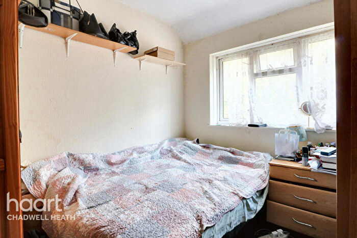 3 Bedroom End Of Terrace House For Sale In Margery Road, Dagenham, RM8
