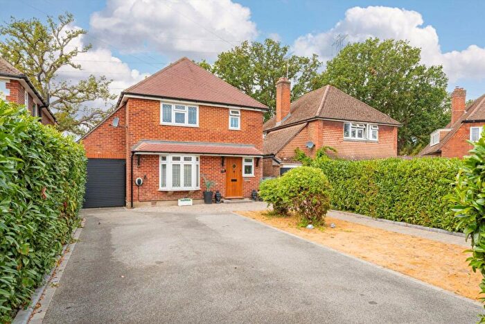 4 Bedroom Detached House For Sale In Queens Avenue, West Byfleet, KT14