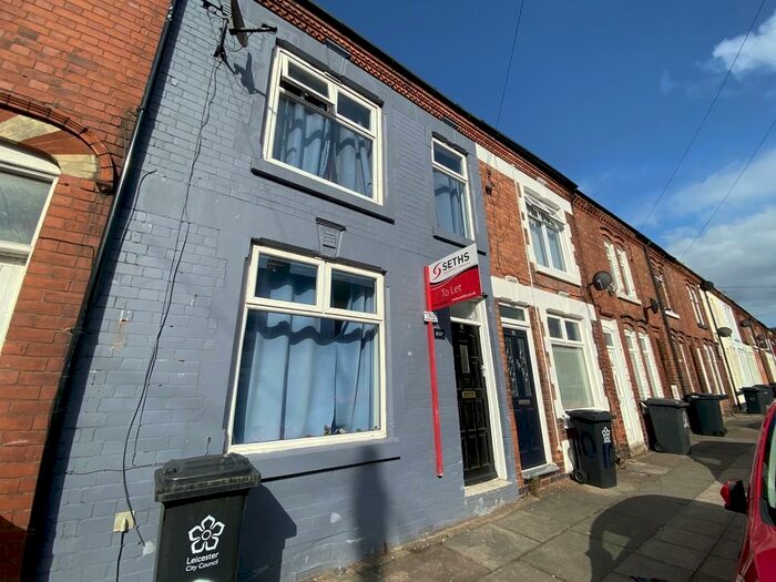 Studio To Rent In Lothair Road, Aylestone, Leicester, LE2