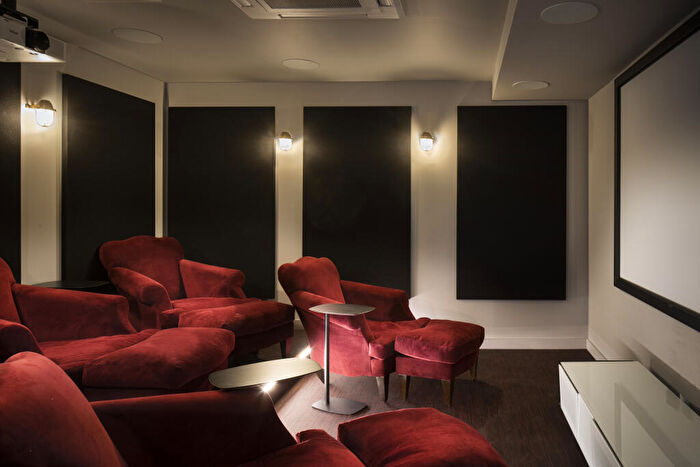 2 Bedroom Flat To Rent In Blossom Street, Manchester, Greater Manchester, M4