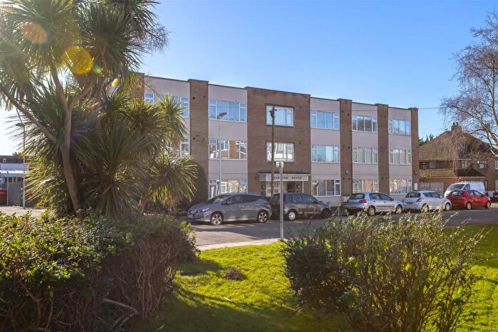 2 Bedroom Flat For Sale In Chesterfield Road, Goring-by-Sea, BN12