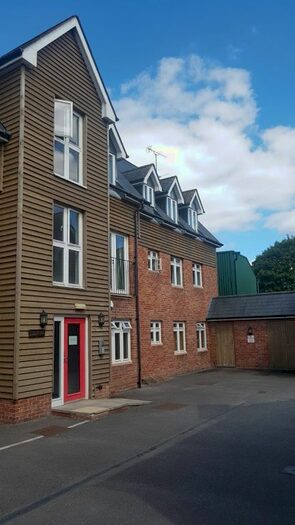 2 Bedroom Flat To Rent In Forest Gate Court, Ringwood, BH24