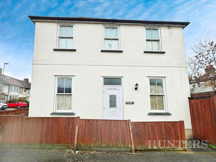 2 Bedroom Detached House For Sale In Deans Road, Sutton, SM1