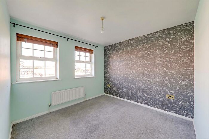 2 Bedroom Flat To Rent In Anchor Close, Shoreham-By-Sea, BN43