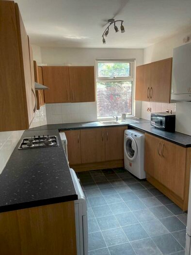 4 Bedroom Semi-Detached House To Rent In Whitby Road, Fallowfield, M14