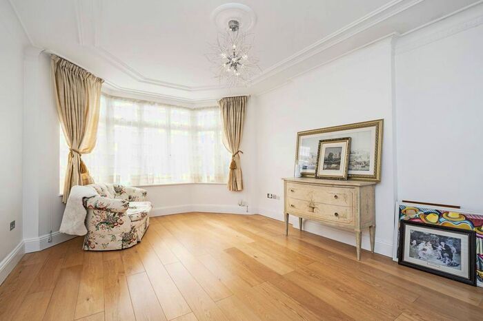 7 Bedroom Property To Rent In Basing Hill, Golders Green, London, NW11