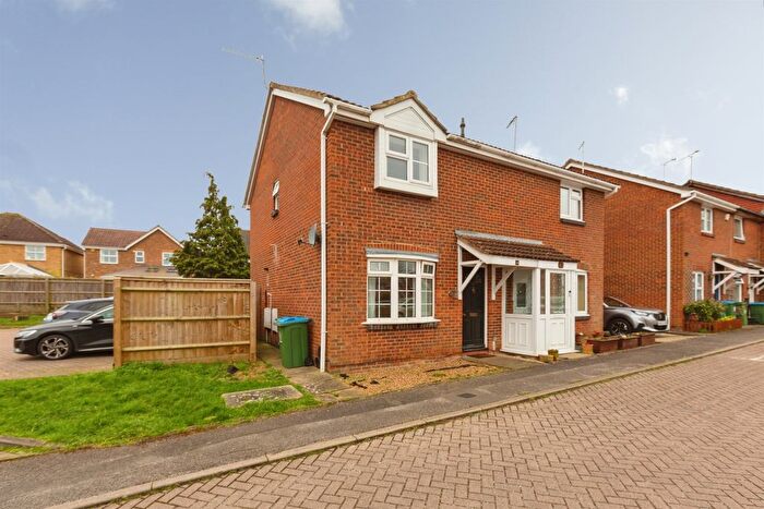 3 Bedroom Semi Detached House For Sale In Larch Close, Aylesbury, HP20