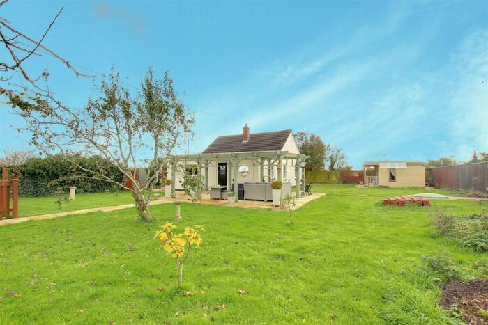 1 Bedroom Detached Bungalow For Sale In Sutton Road, Huttoft, LN13