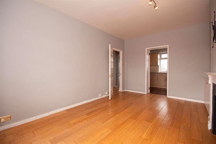 1 Bedroom Flat To Rent In Gowrie Road, SW11