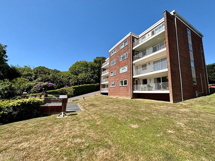 2 Bedroom Apartment For Sale In Wallace Road, Broadstone, BH18