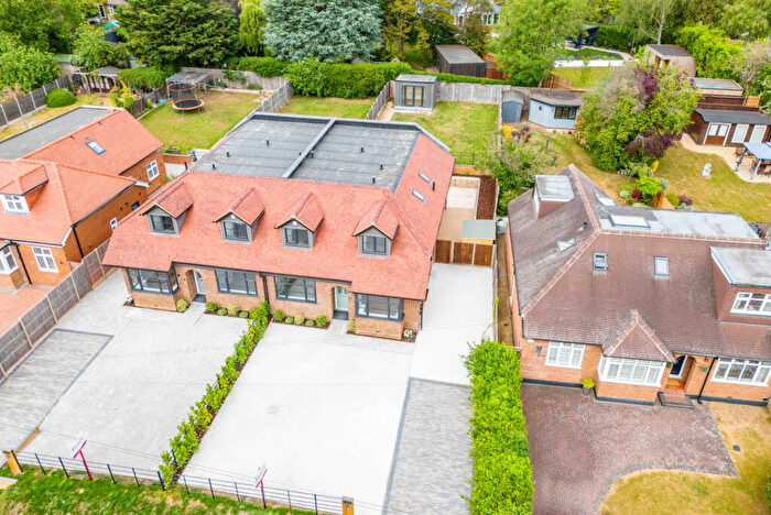 4 Bedroom Semi-Detached House For Sale In Grove Road, Harpenden, Hertfordshire, AL5