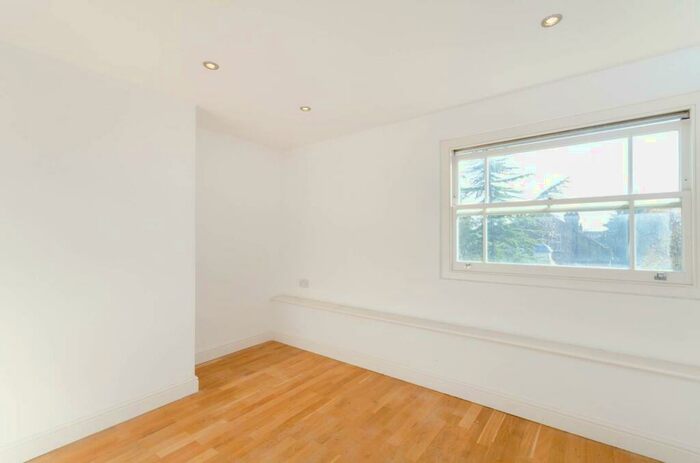 2 Bedroom Flat To Rent In Berrylands Road, Surbiton, KT5