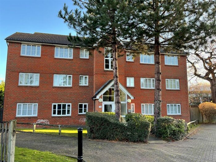 2 Bedroom Flat To Rent In Croft Court, Borehamwood, Borehamwood, WD6