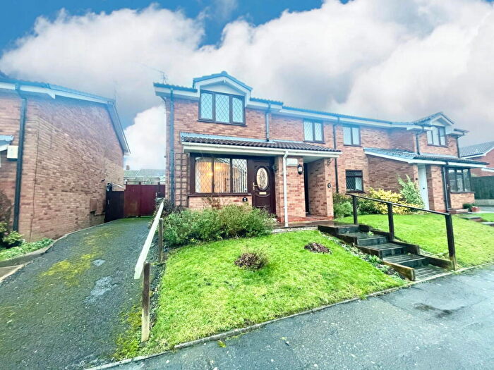 2 Bedroom Flat For Sale In Woodcombe Close, Amblecote, Brierley Hill., DY5