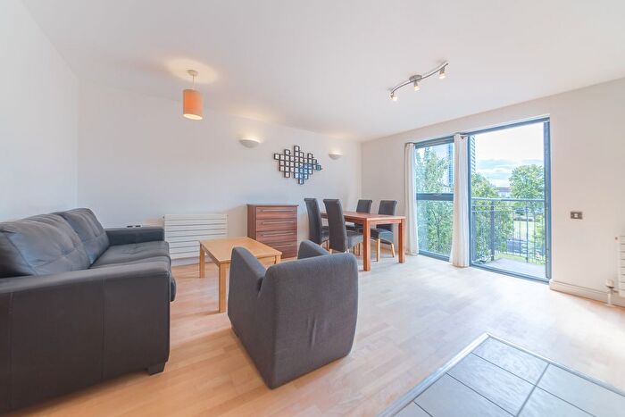 1 Bedroom Flat To Rent In Hunt Close, London, W11