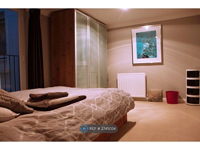 2 Bedroom Flat To Rent In Lower Rock Garden, Brighton, BN2