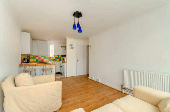 1 Bedroom Maisonette To Rent In Whitehorse Lane, South Norwood, London, SE25