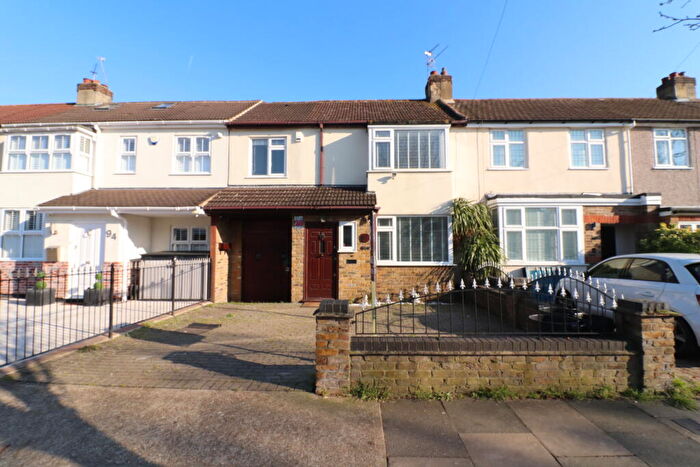 3 Bedroom Terraced House To Rent In Northumberland Avenue, Hornchurch, RM11