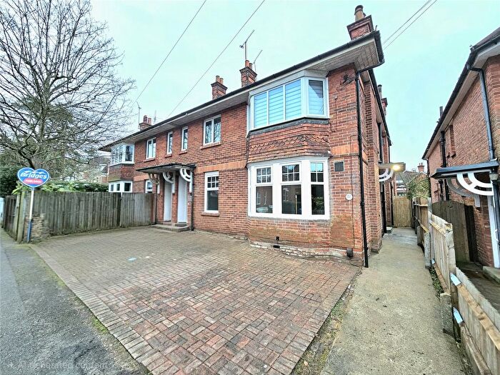3 Bedroom Maisonette For Sale In Middle Gordon Road, Camberley, Surrey, GU15