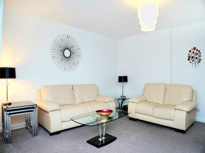 3 Bedroom Flat To Rent In Stanley Street, Aberdeen, AB10