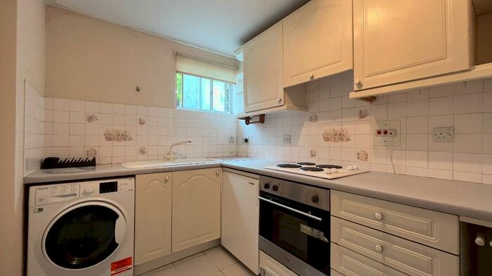 Studio To Rent In Homefield Park, Sutton, Surrey, SM1