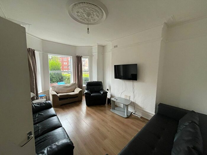 9 Bedroom Semi-Detached House To Rent In Wellington Road, Manchester, M20