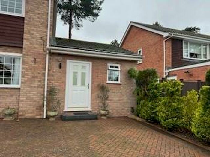 Apartment To Rent In Camberley, Surrey, GU15