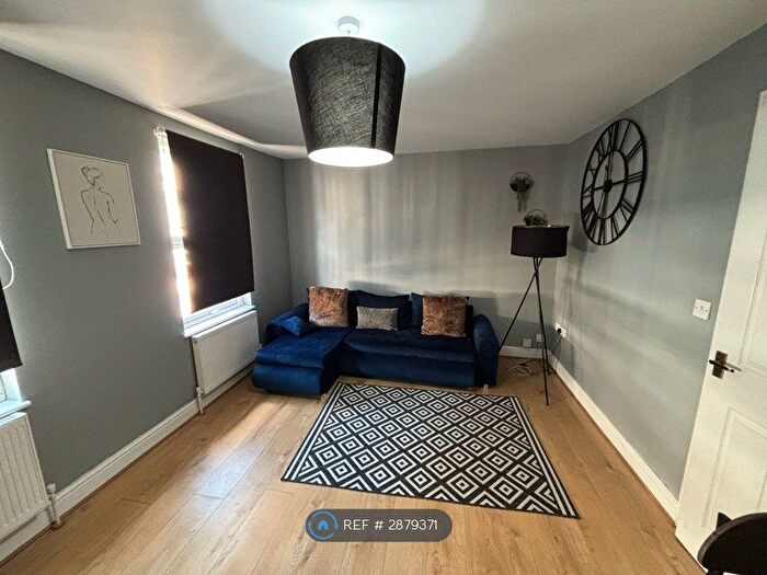 1 Bedroom Flat To Rent In Luton Road, Chatham, ME4