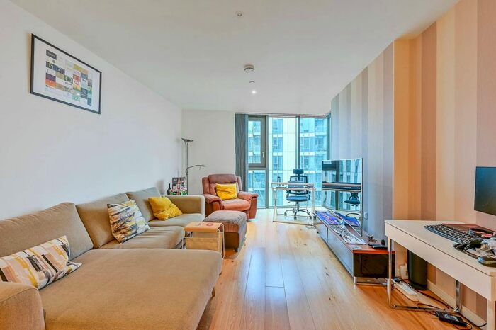 2 Bedroom Flat To Rent In Eastfields Avenue, Wandsworth Town, London, SW18