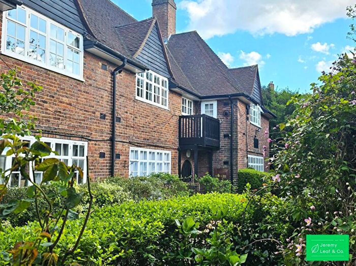 Studio To Rent In Erskine Hill, London, NW11