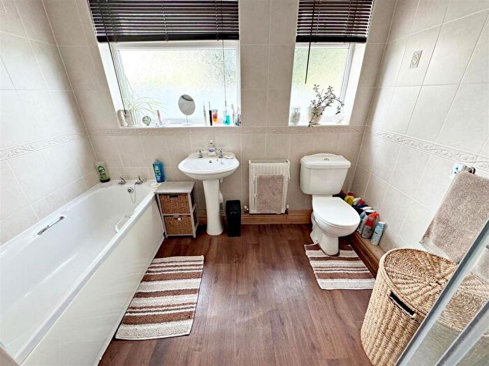 2 Bedroom Detached Bungalow For Sale In Sea Dyke Way, Marshchapel, Grimsby, East Lindsey, DN36
