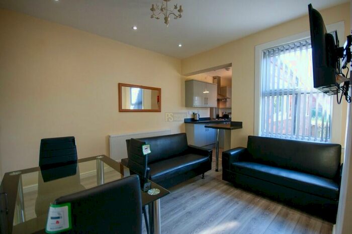 4 Bedroom Terraced House To Rent In Harrow Road - Ensuite Student Property, B29